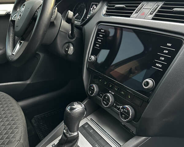 Черный Шкода Октавия, объемом двигателя 2 л и пробегом 257 тыс. км за 14750 $, фото 45 на Automoto.ua