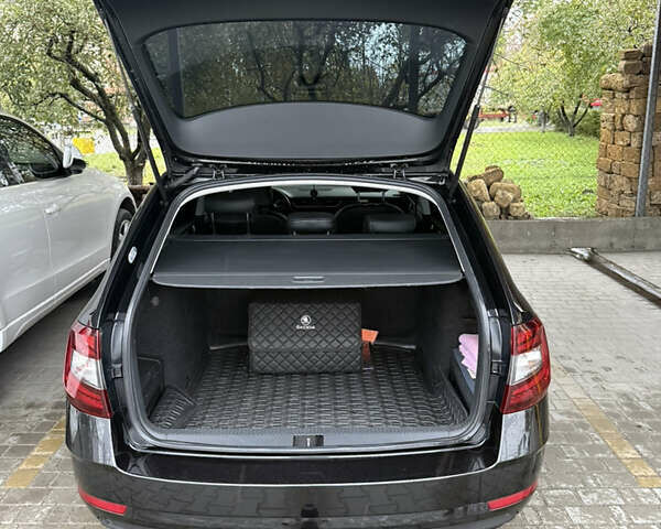 Черный Шкода Октавия, объемом двигателя 1.6 л и пробегом 306 тыс. км за 14500 $, фото 10 на Automoto.ua