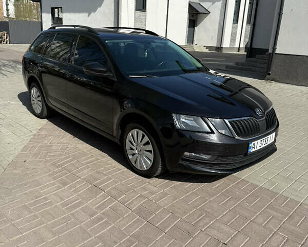 Черный Шкода Октавия, объемом двигателя 1.6 л и пробегом 280 тыс. км за 12500 $, фото 2 на Automoto.ua