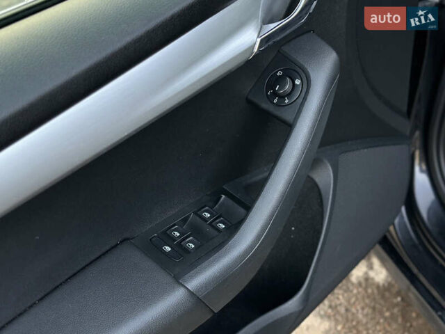 Чорний Шкода Октавія, об'ємом двигуна 1.6 л та пробігом 259 тис. км за 14200 $, фото 24 на Automoto.ua