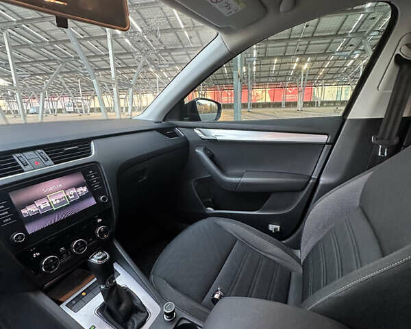 Черный Шкода Октавия, объемом двигателя 1.97 л и пробегом 262 тыс. км за 14600 $, фото 15 на Automoto.ua