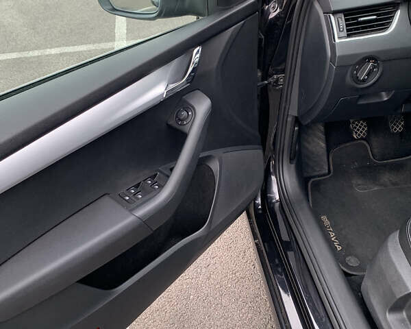 Черный Шкода Октавия, объемом двигателя 1.6 л и пробегом 239 тыс. км за 12200 $, фото 6 на Automoto.ua