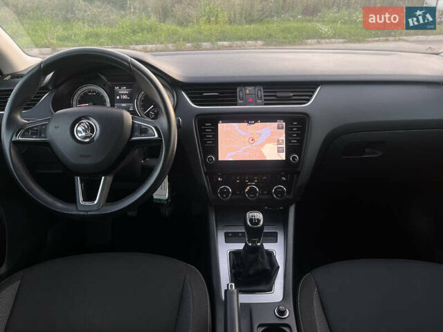 Черный Шкода Октавия, объемом двигателя 1.6 л и пробегом 231 тыс. км за 13000 $, фото 15 на Automoto.ua