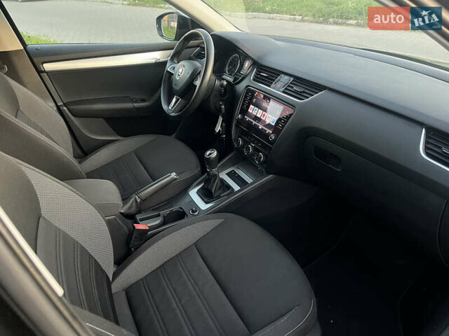 Черный Шкода Октавия, объемом двигателя 1.6 л и пробегом 231 тыс. км за 13000 $, фото 14 на Automoto.ua