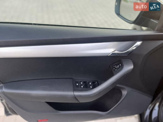 Черный Шкода Октавия, объемом двигателя 1.6 л и пробегом 231 тыс. км за 13000 $, фото 9 на Automoto.ua