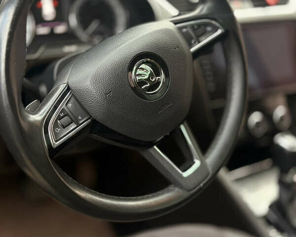 Черный Шкода Октавия, объемом двигателя 1.97 л и пробегом 247 тыс. км за 17500 $, фото 5 на Automoto.ua