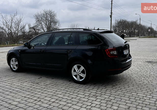 Чорний Шкода Октавія, об'ємом двигуна 2 л та пробігом 235 тис. км за 15500 $, фото 5 на Automoto.ua