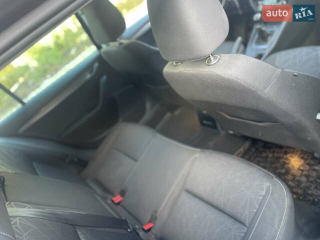 Черный Шкода Октавия, объемом двигателя 1.6 л и пробегом 251 тыс. км за 12400 $, фото 19 на Automoto.ua