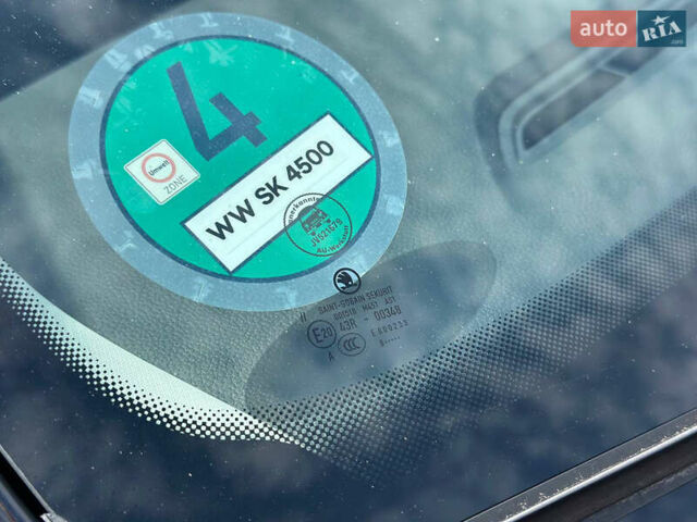 Черный Шкода Октавия, объемом двигателя 2 л и пробегом 216 тыс. км за 17800 $, фото 46 на Automoto.ua