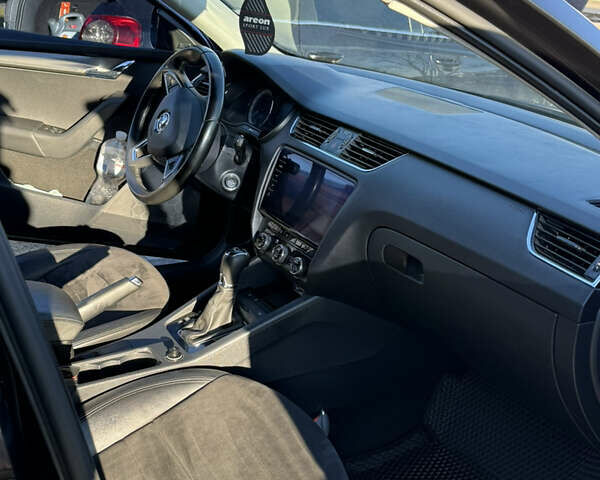 Черный Шкода Октавия, объемом двигателя 1.6 л и пробегом 312 тыс. км за 13500 $, фото 3 на Automoto.ua