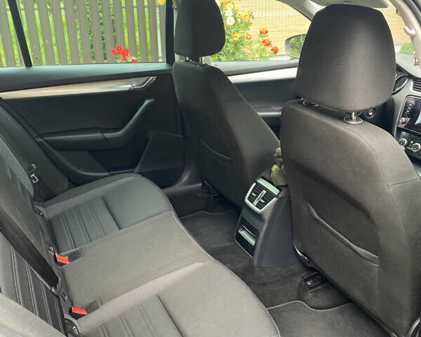 Чорний Шкода Октавія, об'ємом двигуна 1.6 л та пробігом 253 тис. км за 11800 $, фото 7 на Automoto.ua