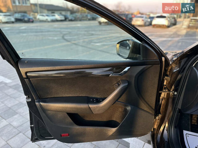 Черный Шкода Октавия, объемом двигателя 1.6 л и пробегом 212 тыс. км за 14000 $, фото 22 на Automoto.ua