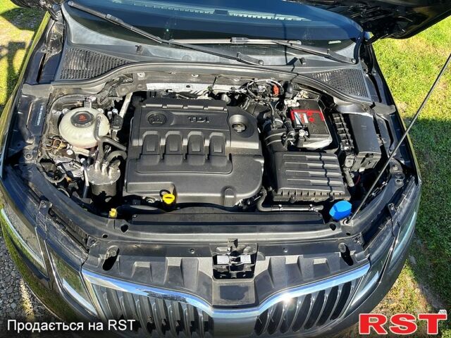 Чорний Шкода Октавія, об'ємом двигуна 2 л та пробігом 277 тис. км за 14999 $, фото 3 на Automoto.ua