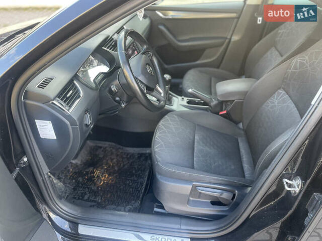 Черный Шкода Октавия, объемом двигателя 1.6 л и пробегом 251 тыс. км за 12400 $, фото 21 на Automoto.ua