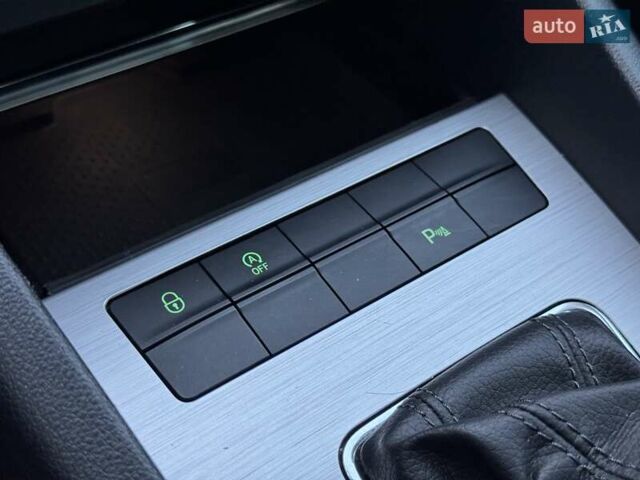 Черный Шкода Октавия, объемом двигателя 2 л и пробегом 241 тыс. км за 16500 $, фото 36 на Automoto.ua