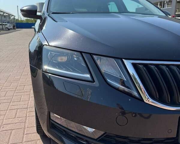 Чорний Шкода Октавія, об'ємом двигуна 1.6 л та пробігом 203 тис. км за 14800 $, фото 6 на Automoto.ua