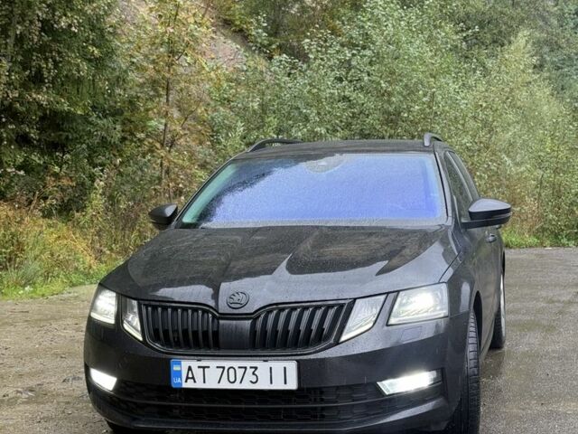Чорний Шкода Октавія, об'ємом двигуна 2 л та пробігом 300 тис. км за 17000 $, фото 1 на Automoto.ua