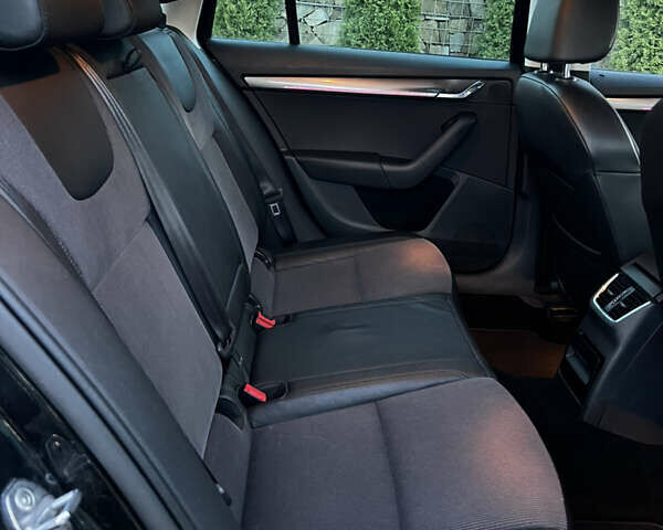 Черный Шкода Октавия, объемом двигателя 2 л и пробегом 175 тыс. км за 16500 $, фото 4 на Automoto.ua