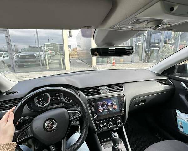 Черный Шкода Октавия, объемом двигателя 1.6 л и пробегом 207 тыс. км за 15500 $, фото 4 на Automoto.ua
