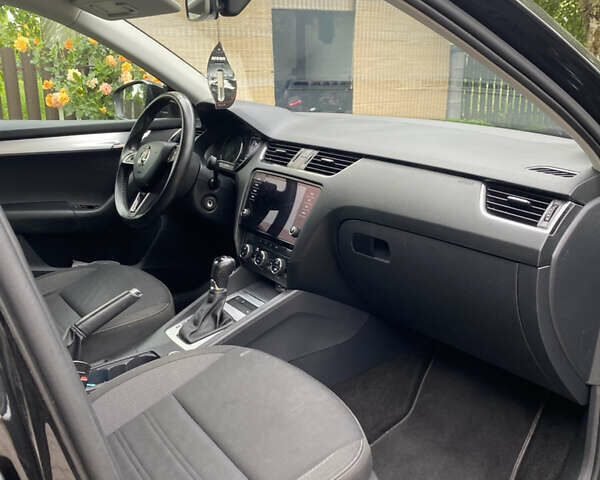 Чорний Шкода Октавія, об'ємом двигуна 1.6 л та пробігом 253 тис. км за 11800 $, фото 4 на Automoto.ua