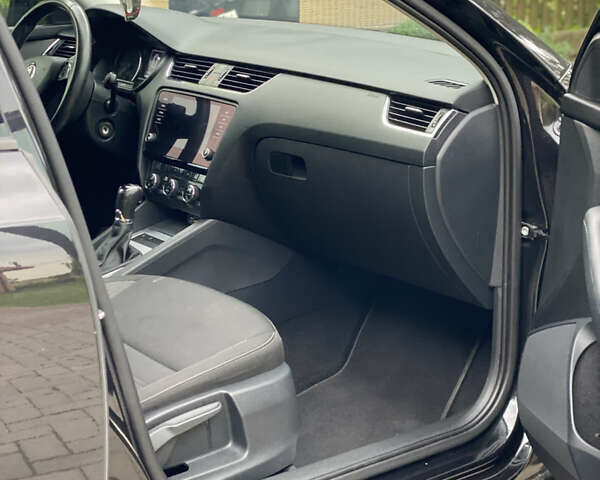 Чорний Шкода Октавія, об'ємом двигуна 1.6 л та пробігом 253 тис. км за 11800 $, фото 5 на Automoto.ua