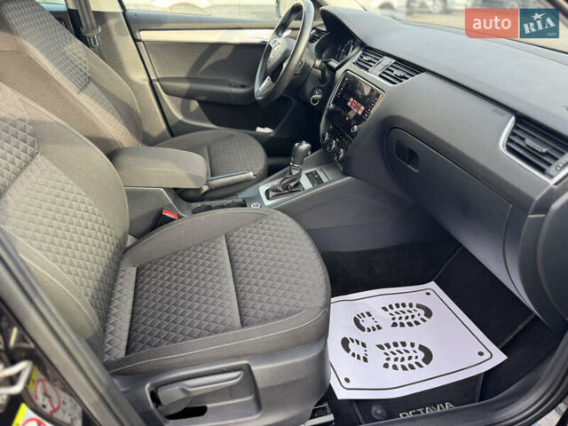 Черный Шкода Октавия, объемом двигателя 2 л и пробегом 240 тыс. км за 15900 $, фото 38 на Automoto.ua
