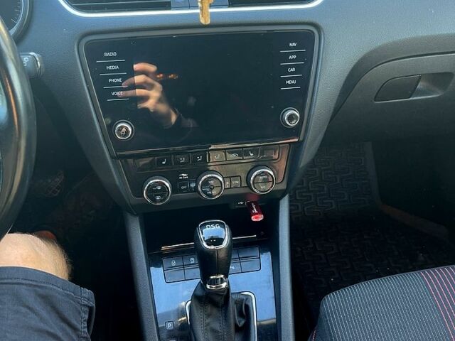 Чорний Шкода Октавія, об'ємом двигуна 2 л та пробігом 277 тис. км за 14999 $, фото 6 на Automoto.ua