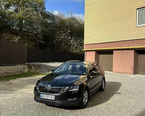 Черный Шкода Октавия, объемом двигателя 1.6 л и пробегом 281 тыс. км за 13700 $, фото 5 на Automoto.ua