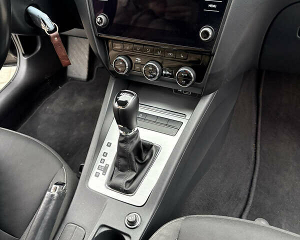 Черный Шкода Октавия, объемом двигателя 1.6 л и пробегом 217 тыс. км за 14500 $, фото 10 на Automoto.ua