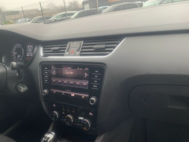 Черный Шкода Октавия, объемом двигателя 2 л и пробегом 259 тыс. км за 14500 $, фото 9 на Automoto.ua