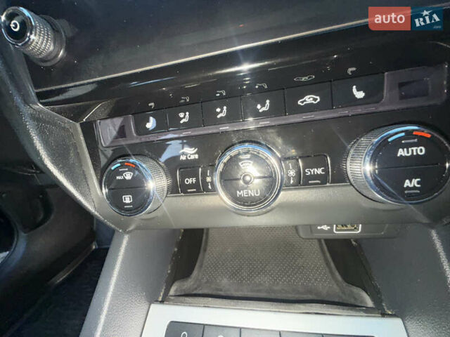 Черный Шкода Октавия, объемом двигателя 1.6 л и пробегом 259 тыс. км за 13850 $, фото 46 на Automoto.ua