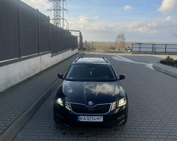 Черный Шкода Октавия, объемом двигателя 1.6 л и пробегом 251 тыс. км за 12400 $, фото 5 на Automoto.ua