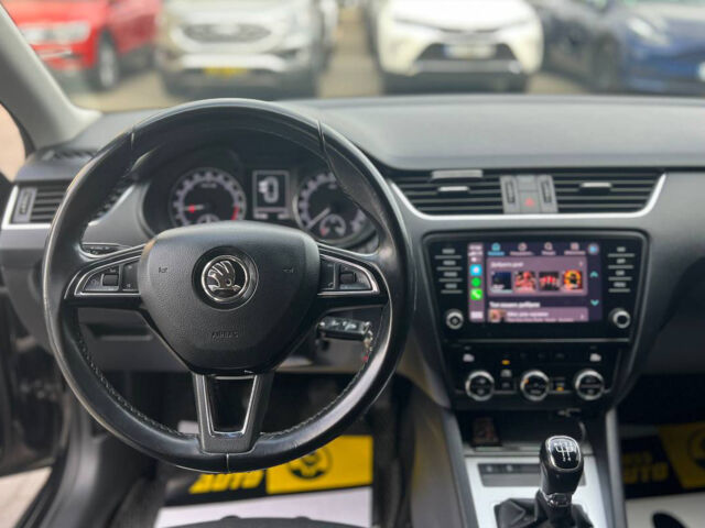 Черный Шкода Октавия, объемом двигателя 1.6 л и пробегом 300 тыс. км за 13300 $, фото 9 на Automoto.ua