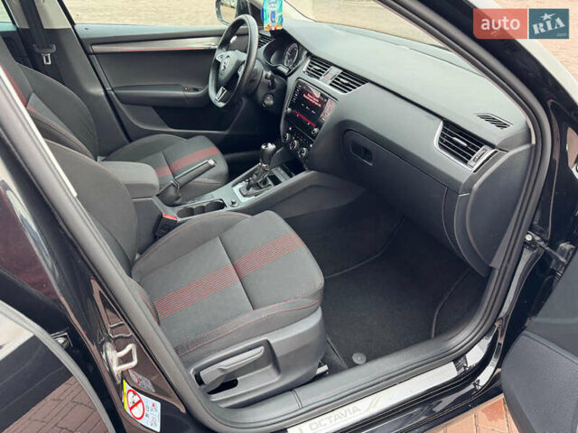 Черный Шкода Октавия, объемом двигателя 2 л и пробегом 216 тыс. км за 17800 $, фото 39 на Automoto.ua
