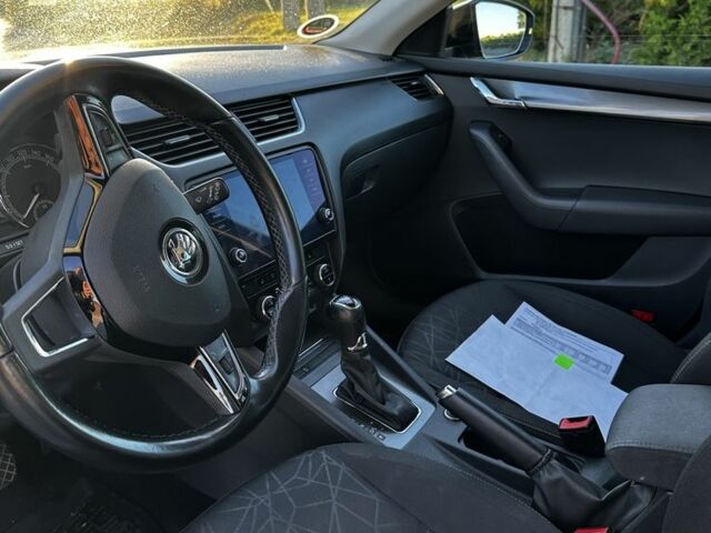 Черный Шкода Октавия, объемом двигателя 1.6 л и пробегом 246 тыс. км за 13000 $, фото 2 на Automoto.ua