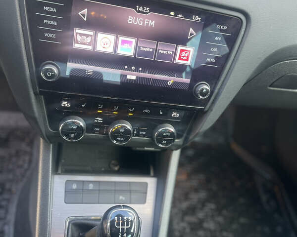 Черный Шкода Октавия, объемом двигателя 1.6 л и пробегом 251 тыс. км за 12400 $, фото 22 на Automoto.ua