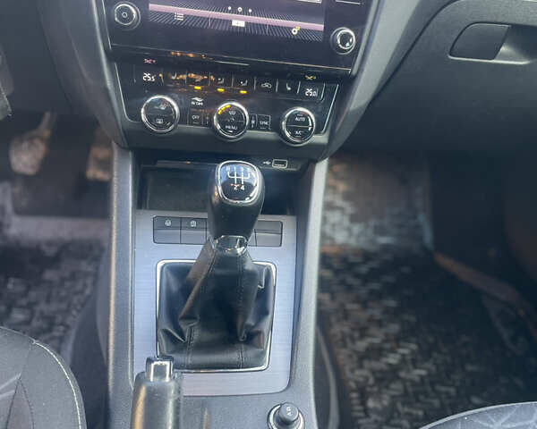 Черный Шкода Октавия, объемом двигателя 1.6 л и пробегом 251 тыс. км за 12400 $, фото 23 на Automoto.ua