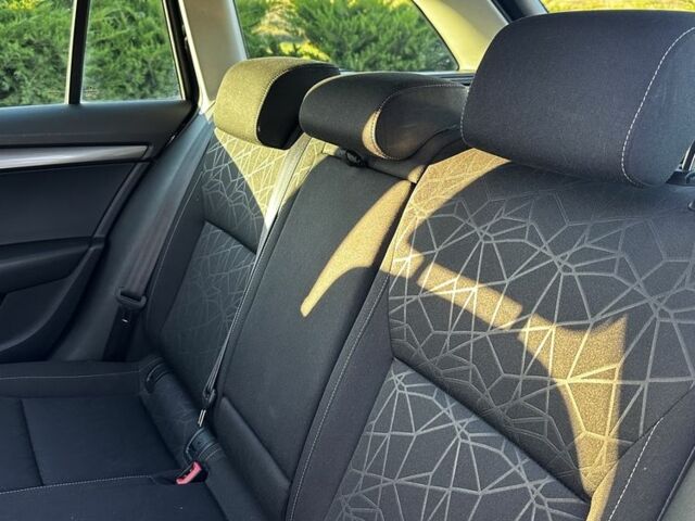 Черный Шкода Октавия, объемом двигателя 1.6 л и пробегом 246 тыс. км за 13000 $, фото 6 на Automoto.ua