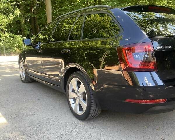 Чорний Шкода Октавія, об'ємом двигуна 1.6 л та пробігом 207 тис. км за 15700 $, фото 5 на Automoto.ua