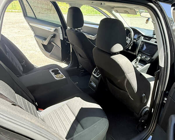 Чорний Шкода Октавія, об'ємом двигуна 1.6 л та пробігом 263 тис. км за 14600 $, фото 5 на Automoto.ua