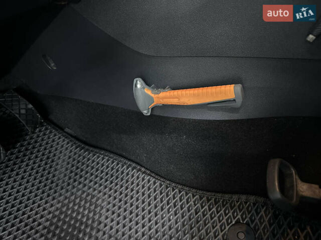 Черный Шкода Октавия, объемом двигателя 1.6 л и пробегом 268 тыс. км за 15500 $, фото 19 на Automoto.ua