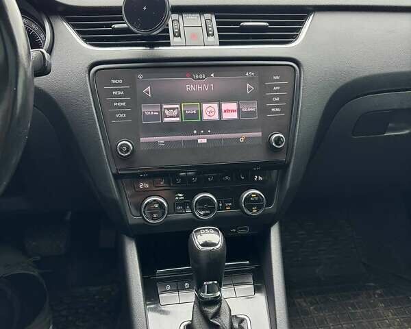 Черный Шкода Октавия, объемом двигателя 1.8 л и пробегом 225 тыс. км за 16000 $, фото 10 на Automoto.ua