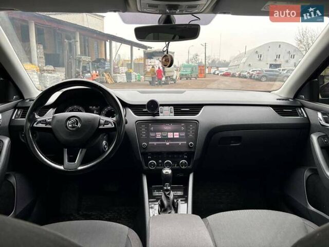 Черный Шкода Октавия, объемом двигателя 1.8 л и пробегом 225 тыс. км за 16000 $, фото 8 на Automoto.ua