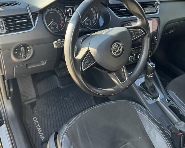 Черный Шкода Октавия, объемом двигателя 2 л и пробегом 214 тыс. км за 16400 $, фото 1 на Automoto.ua