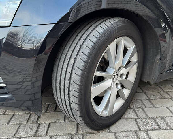 Черный Шкода Октавия, объемом двигателя 2 л и пробегом 267 тыс. км за 17850 $, фото 7 на Automoto.ua