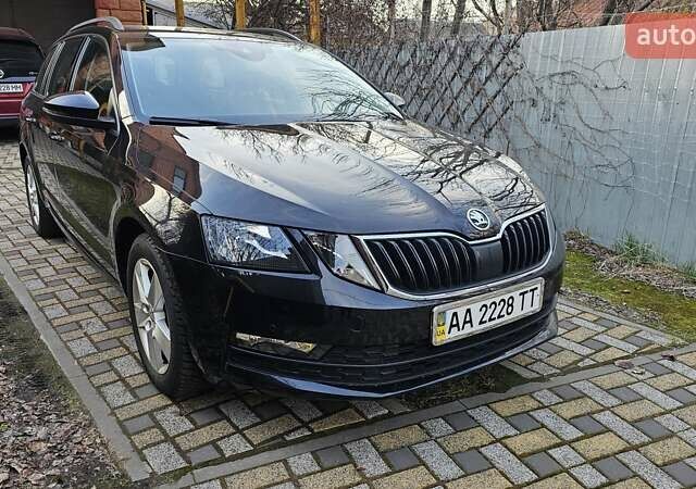 Чорний Шкода Октавія, об'ємом двигуна 1.5 л та пробігом 140 тис. км за 20546 $, фото 1 на Automoto.ua
