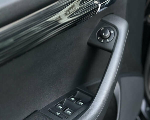 Черный Шкода Октавия, объемом двигателя 1.97 л и пробегом 278 тыс. км за 14800 $, фото 17 на Automoto.ua