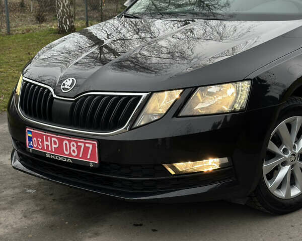 Черный Шкода Октавия, объемом двигателя 1.6 л и пробегом 204 тыс. км за 15200 $, фото 2 на Automoto.ua