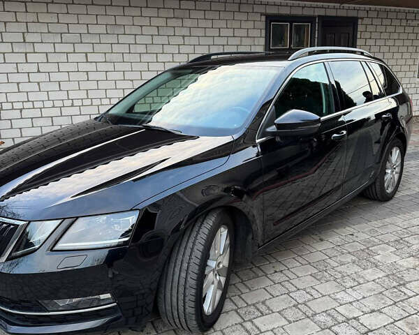 Черный Шкода Октавия, объемом двигателя 2 л и пробегом 267 тыс. км за 17850 $, фото 2 на Automoto.ua