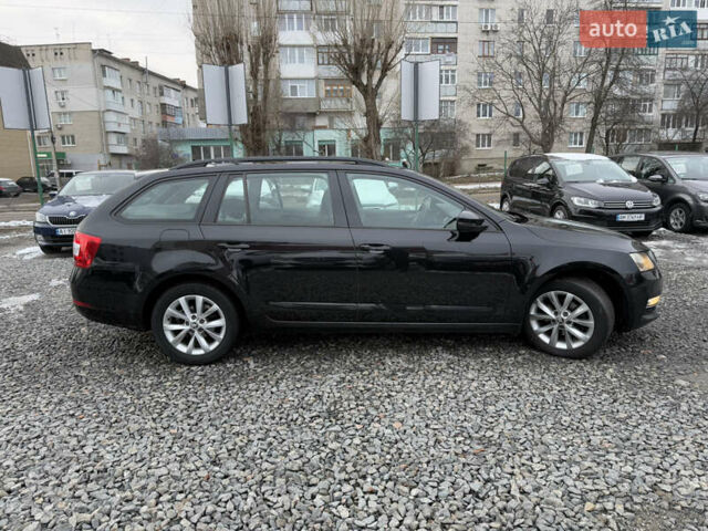 Черный Шкода Октавия, объемом двигателя 1.6 л и пробегом 301 тыс. км за 15999 $, фото 6 на Automoto.ua